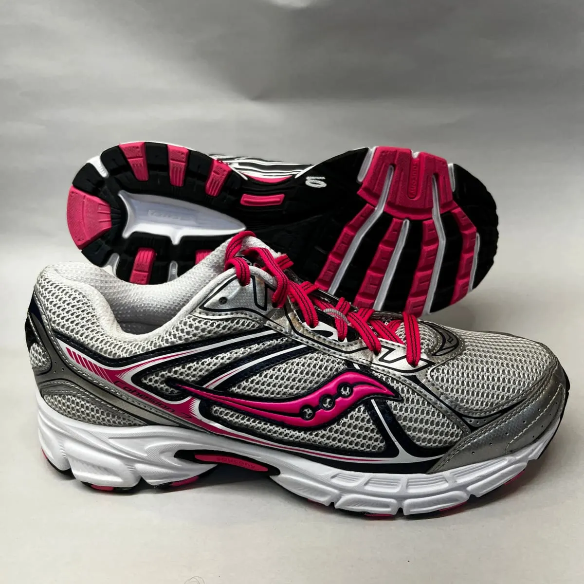 Women's Saucony •Cohesion 7• Running Shoe Silver/Pink 10 Wide - Preowned